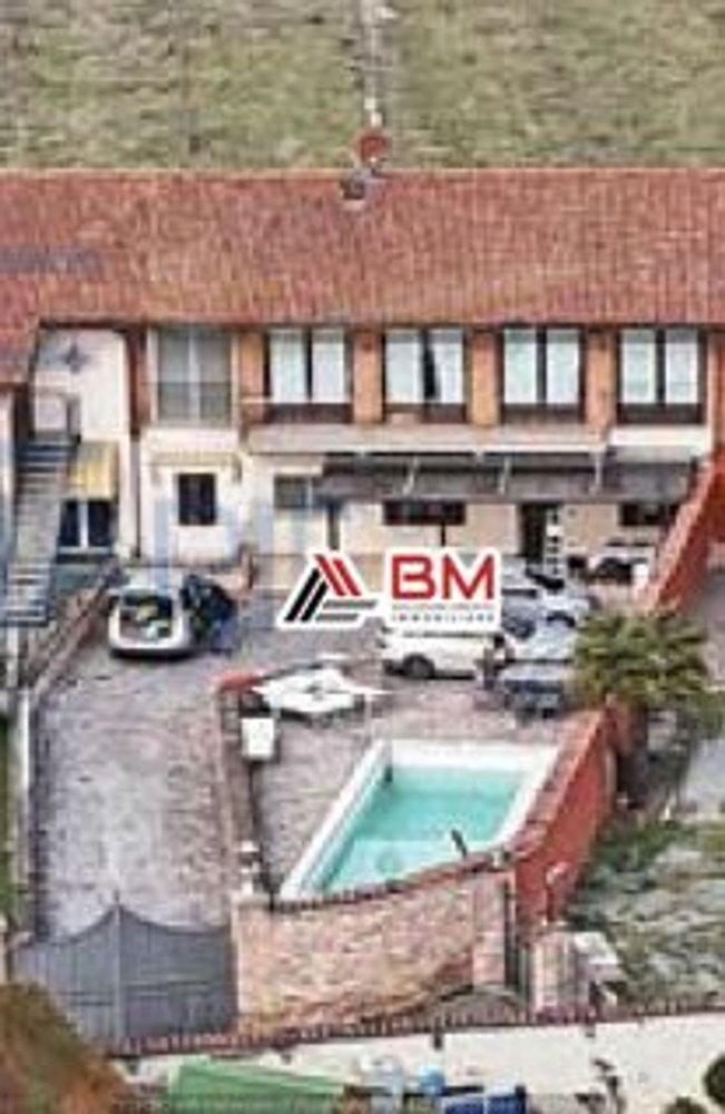 5 rooms House in Bra, Italy No. 284083