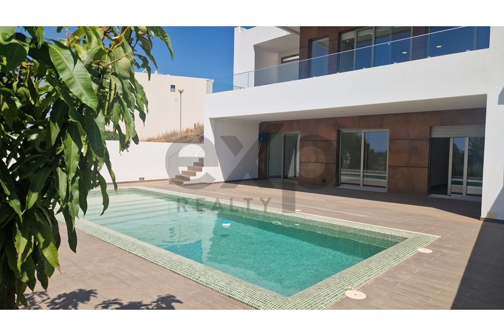 3 bedrooms House in Mexilhoeira Grande, Portugal No. 152858