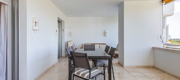 Apartamento de 3 dormitorios en Marbella, Spain No. 186939 4