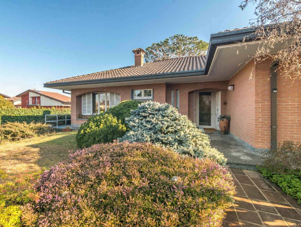 8غرفة فيلا في Fenegrò, Italy رقم 170336