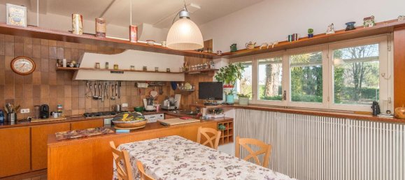 8غرفة فيلا في Fenegrò, Italy رقم 170336 7