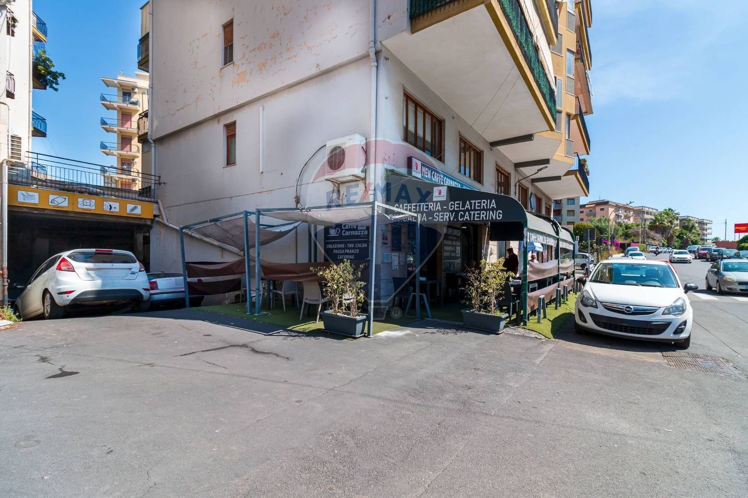 900m² Commercial property in Tremestieri Etneo, Italy No. 393900