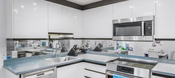 2 bedrooms House in British Columbia, Canada No. 1178 10