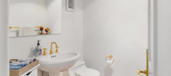 2 bedrooms House in British Columbia, Canada No. 1178 12