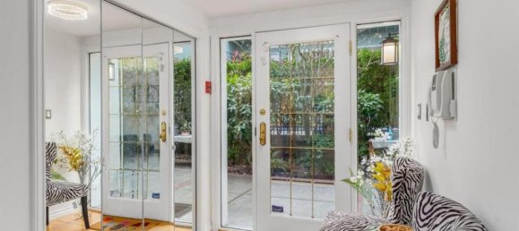 2 bedrooms House in British Columbia, Canada No. 1178 2