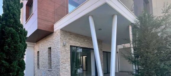 4 bedrooms House in Agios Athanasios, Cyprus No. 7651 2