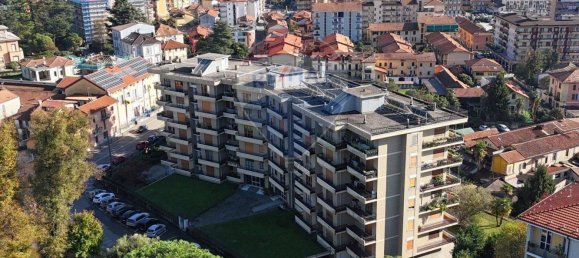 Apartamento de 3 dormitorios en Verbania, Italy No. 270514 2