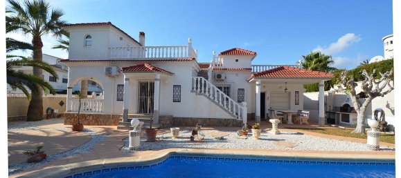 3 Schlafzimmer Villa in La Zenia, Spain, Nr. 529 2