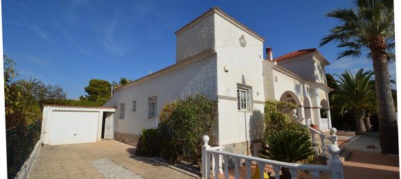 3 Schlafzimmer Villa in La Zenia, Spain, Nr. 529 8
