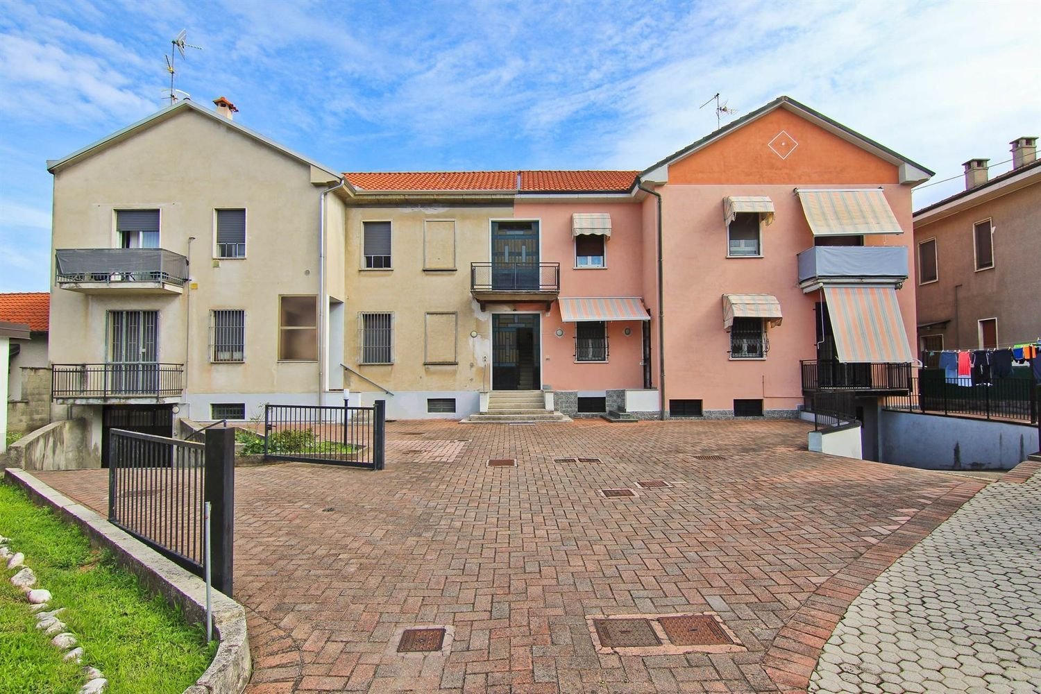 Apartamento de 3 divisões em Cogliate, Italy N.º 290481