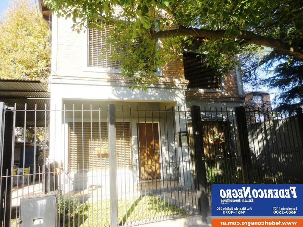 3 bedrooms House in Malvinas Argentinas, Argentina No. 11603