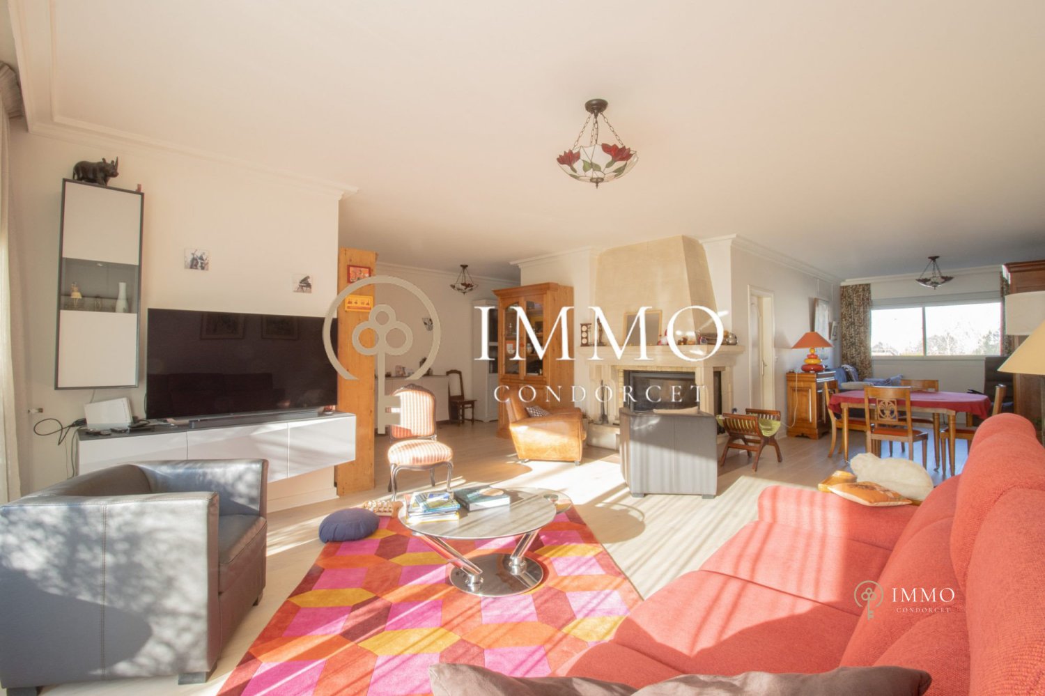 Квартира с 4 спальнями в Бур-ля-Рен, Франция № 163071