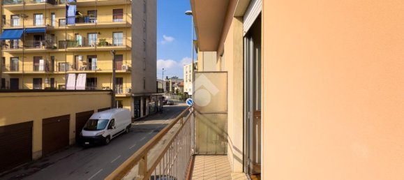 3 rooms Apartment in Lissone, Italy No. 9143 14