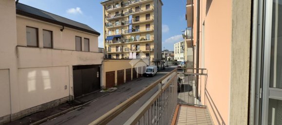 3 rooms Apartment in Lissone, Italy No. 9143 40