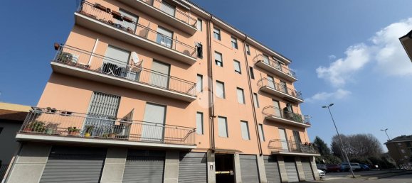 3 rooms Apartment in Lissone, Italy No. 9143 48
