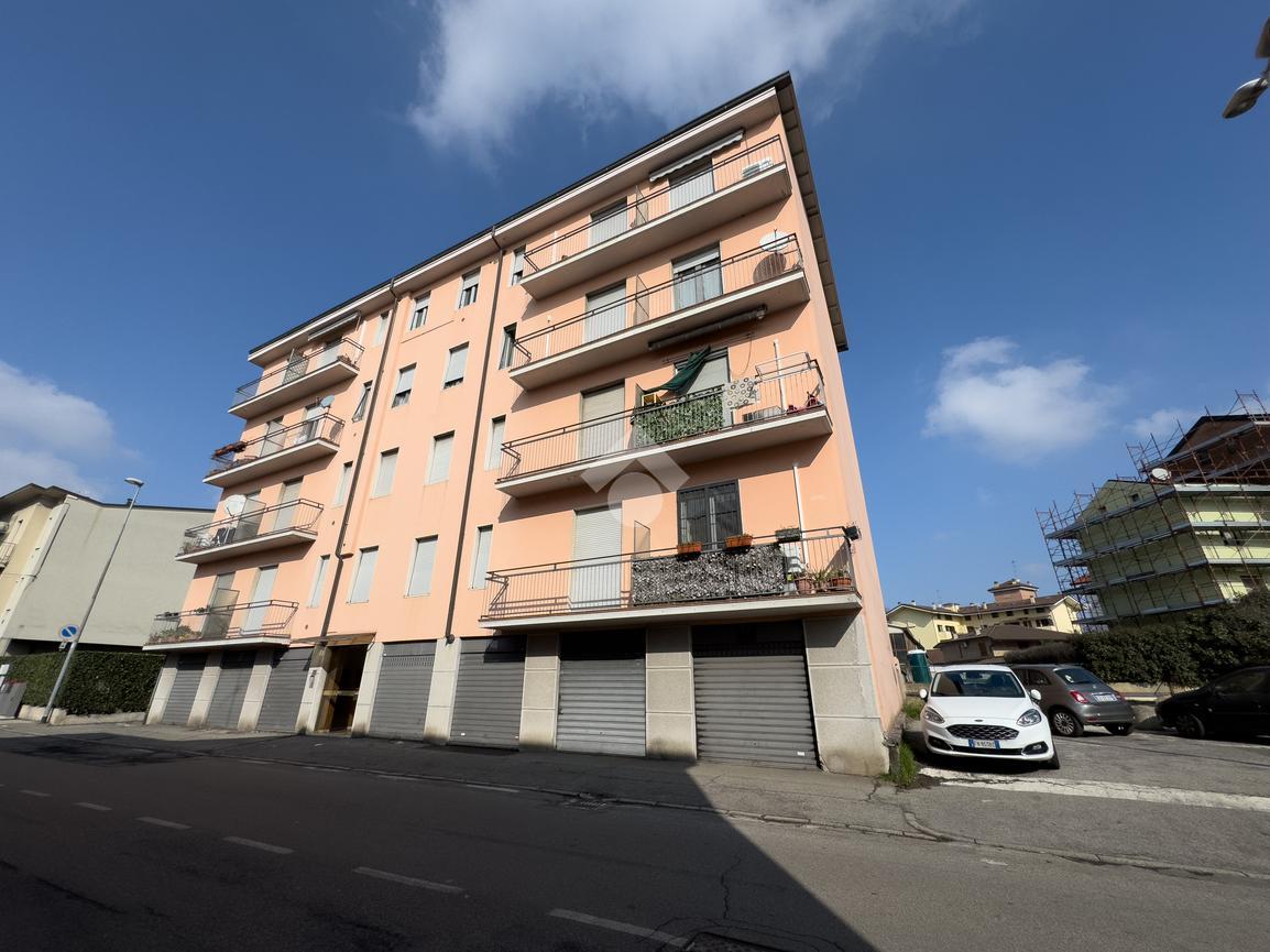 3 rooms Apartment in Lissone, Italy No. 9143