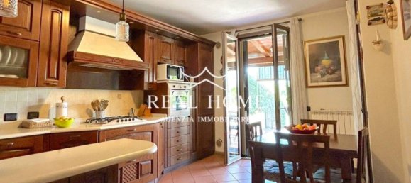 3 bedrooms House in Agliana, Italy No. 159467 3