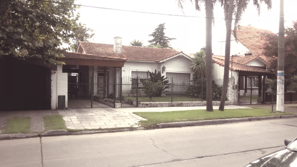 3 bedrooms House in Ituzaingo, Argentina No. 95397