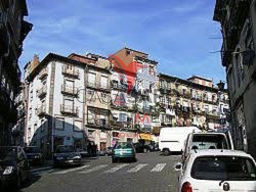 218m² Building in Quarteira, Portugal No. 192101