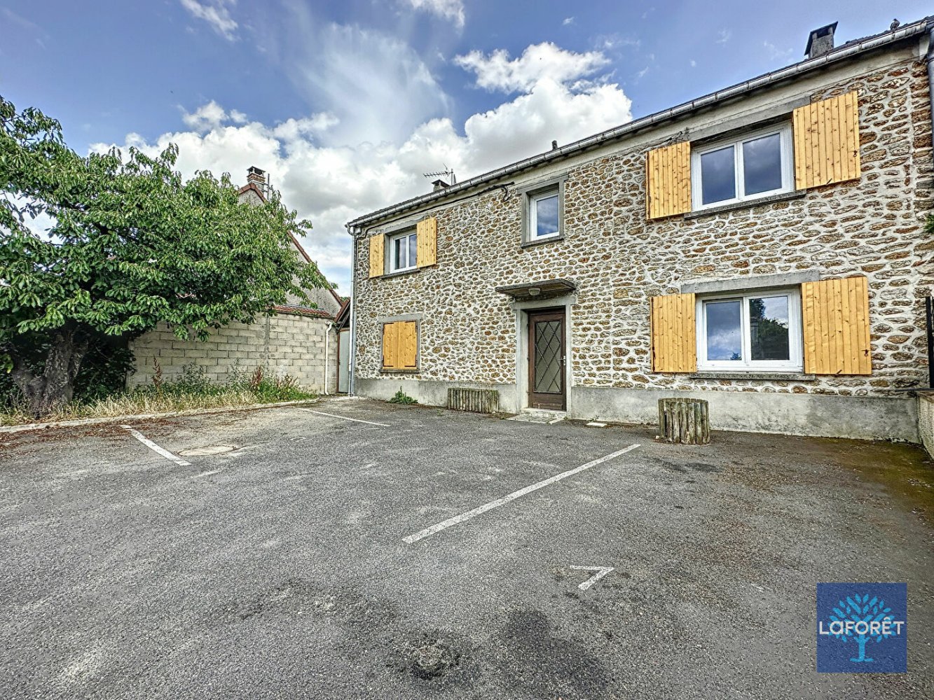 Edificio de 1 habitación en Leudeville, France No. 186966