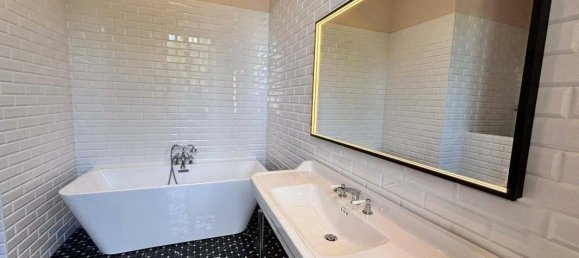 5 bedrooms House in Angouleme, France No. 277504 13