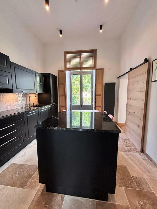 5 bedrooms House in Angouleme, France No. 277504