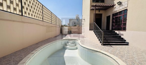 Вилла с 6 спальнями в Халифа-Сити, ОАЭ № 7258 15