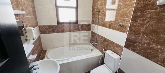 Вилла с 6 спальнями в Халифа-Сити, ОАЭ № 7258 12