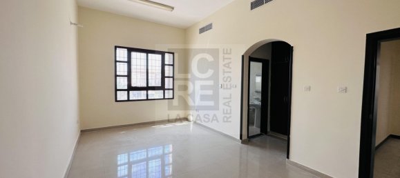 Вилла с 6 спальнями в Халифа-Сити, ОАЭ № 7258 4