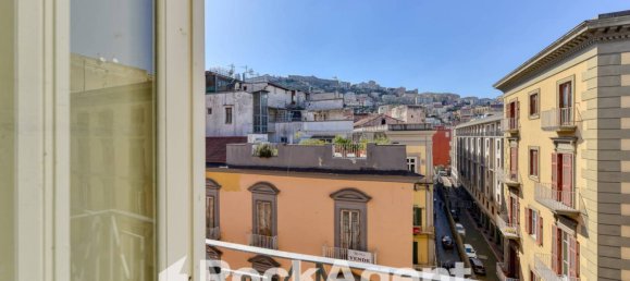 4 Schlafzimmer Wohnung in Naples, Italy, Nr. 93123 14