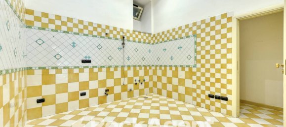 4 Schlafzimmer Wohnung in Naples, Italy, Nr. 93123 19