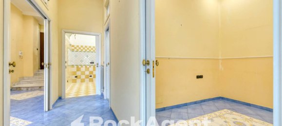 4 Schlafzimmer Wohnung in Naples, Italy, Nr. 93123 6