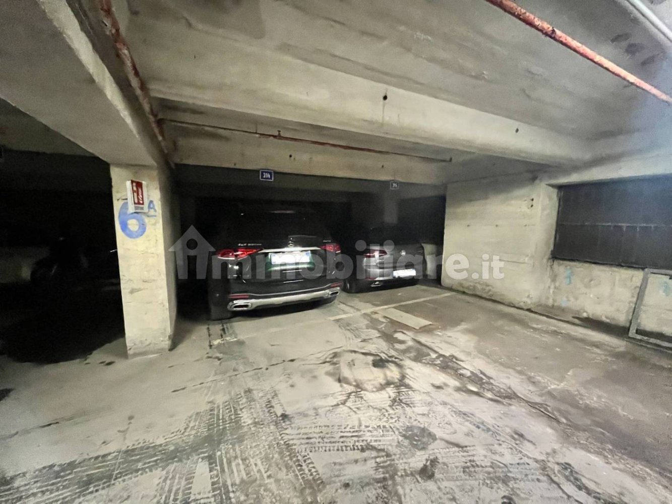 16m² Parking in Milan, Italy No. 338956