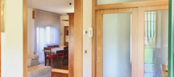 5 rooms House in Eraclea, Italy No. 299342 3