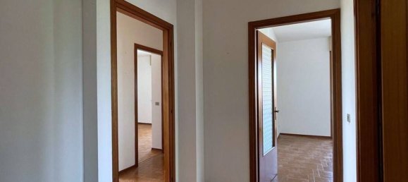 4-Zimmer Wohnung in Pordenone, Italy, Nr. 258995 6