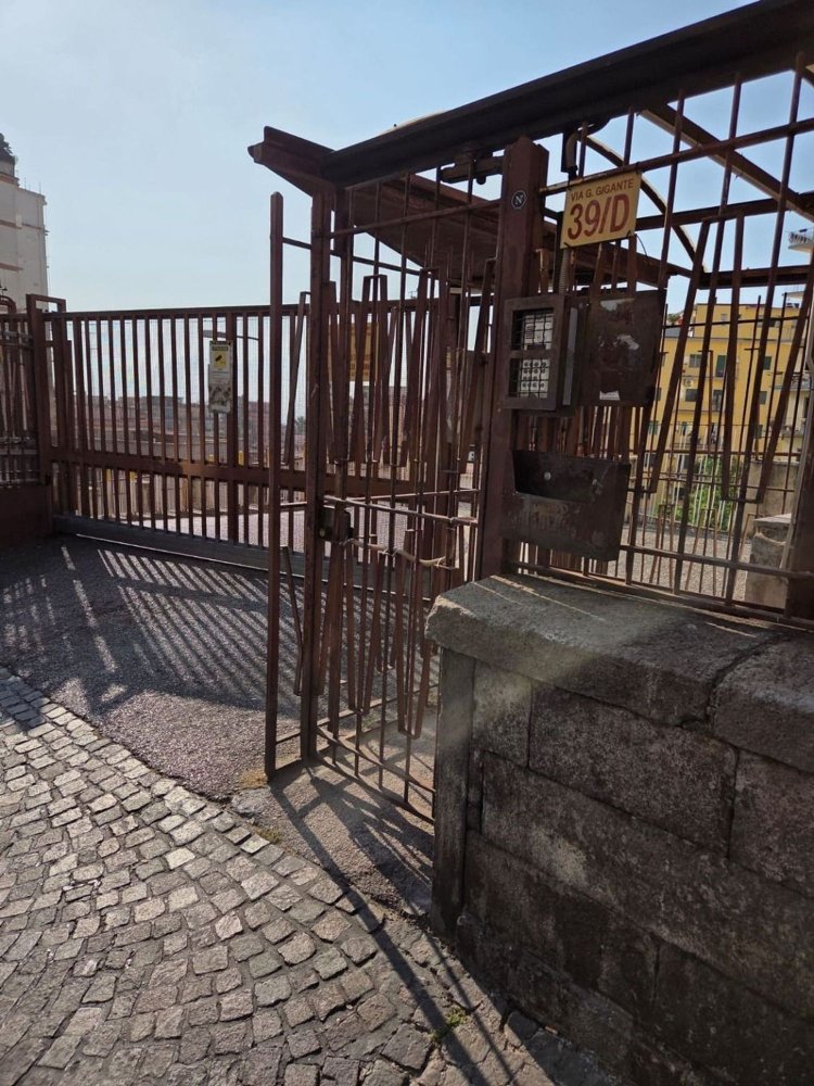 2 bedrooms Apartment in Naples, Italy No. 327744