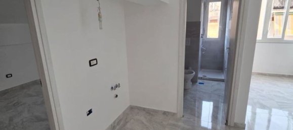 2 bedrooms Apartment in Naples, Italy No. 327744 9