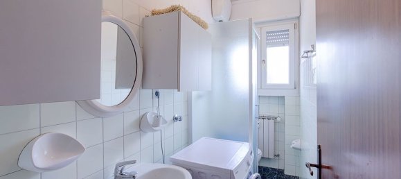 Apartamento de 4 dormitorios en Bologna, Italy No. 330610 17