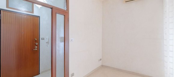 Apartamento de 4 dormitorios en Bologna, Italy No. 330610 3