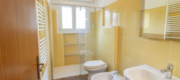Apartamento de 4 dormitorios en Bologna, Italy No. 330610 16