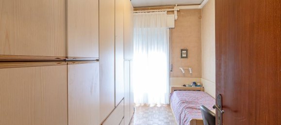 Apartamento de 4 dormitorios en Bologna, Italy No. 330610 15