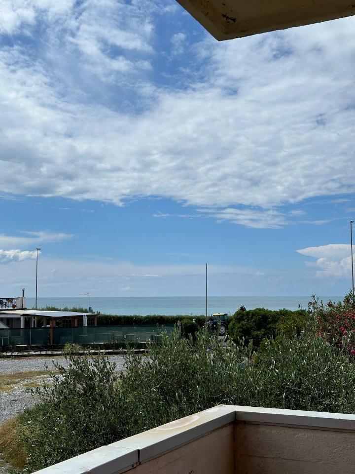 3 rooms Apartment in Carrara, Italy No. 26044