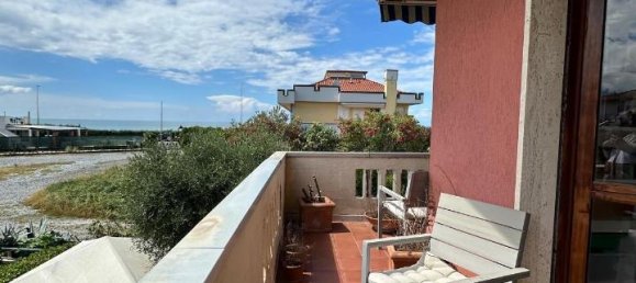 3 rooms Apartment in Carrara, Italy No. 26044 25