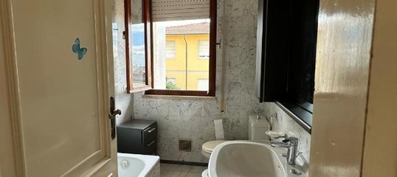 3 rooms Apartment in Carrara, Italy No. 26044 19