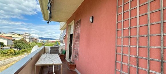 3 rooms Apartment in Carrara, Italy No. 26044 9