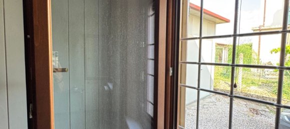 5 bedrooms House in Ferrara, Italy No. 337423 10