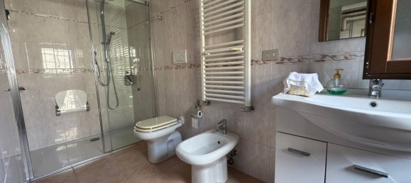 5 bedrooms House in Ferrara, Italy No. 337423 20