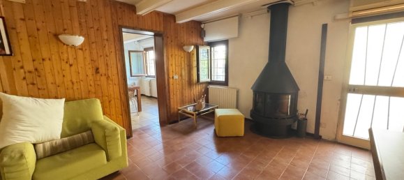 5 bedrooms House in Ferrara, Italy No. 337423 2