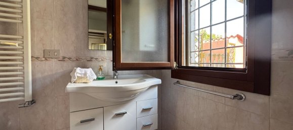 5 bedrooms House in Ferrara, Italy No. 337423 21