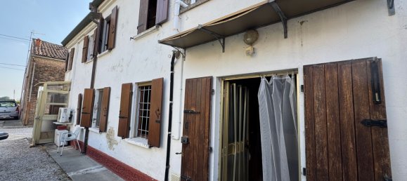 5 bedrooms House in Ferrara, Italy No. 337423 35